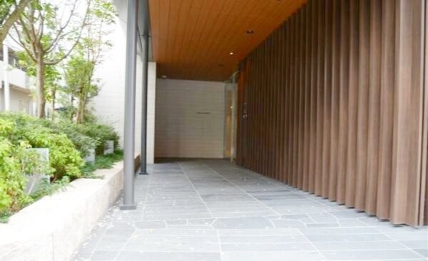 エントランス(部屋探しは株式会社　タウンハウジング　までお気軽にお問合せ…)