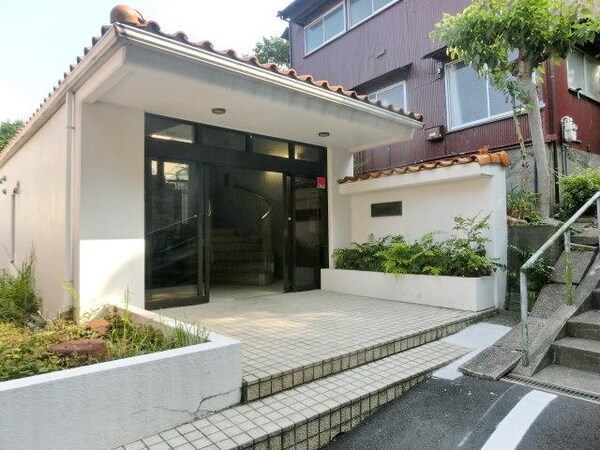 エントランス(部屋探しは株式会社　タウンハウジング　までお気軽にお問合せ…)