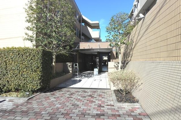 エントランス(部屋探しは株式会社　タウンハウジング　までお気軽にお問合せ…)