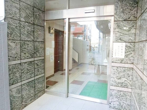 エントランス(部屋探しは株式会社　タウンハウジング　までお気軽にお問合せ…)