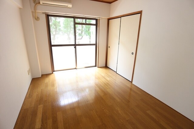 物件内観写真2　(★居室★)