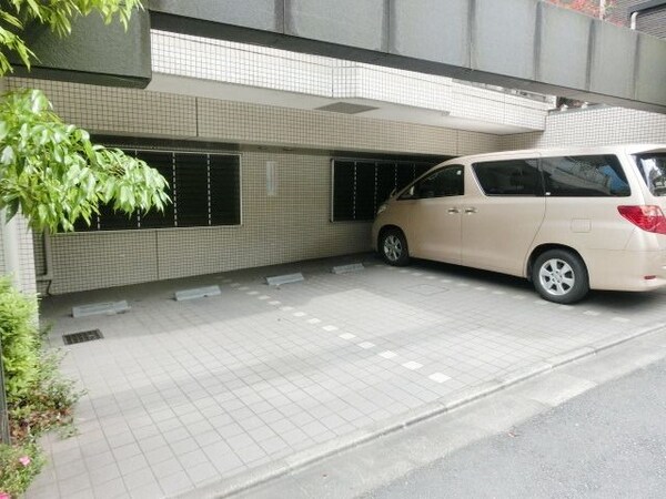 駐車場(タウンハウジングレジデンス事業部　恵比寿店・赤坂店までお問…)
