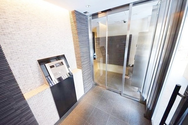 エントランス(部屋探しは株式会社　タウンハウジング　までお気軽にお問合せ…)