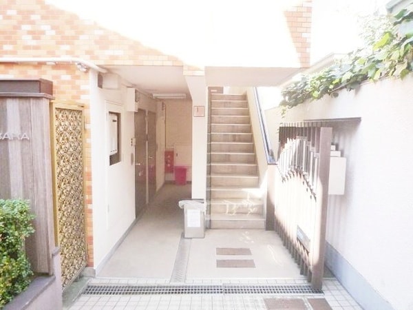 エントランス(部屋探しは株式会社　タウンハウジング　までお気軽にお問合せ…)