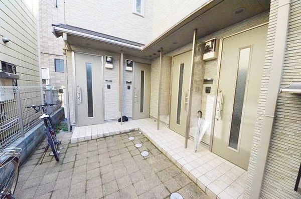 エントランス(部屋探しは株式会社　タウンハウジング　までお気軽にお問合せ…)