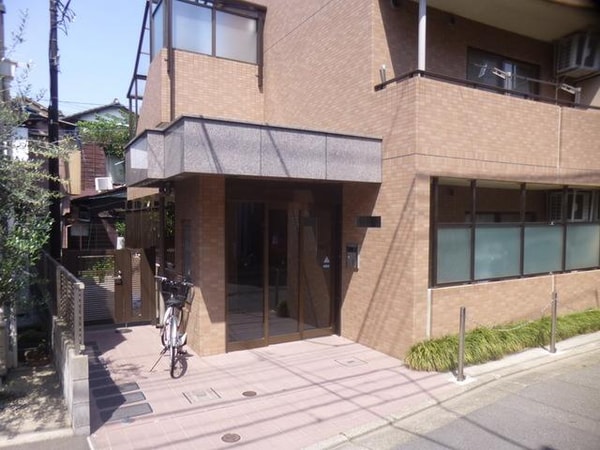 エントランス(部屋探しは株式会社　タウンハウジング　までお気軽にお問合せ…)