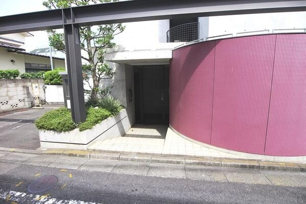 エントランス(部屋探しは株式会社　タウンハウジング　までお気軽にお問合せ…)