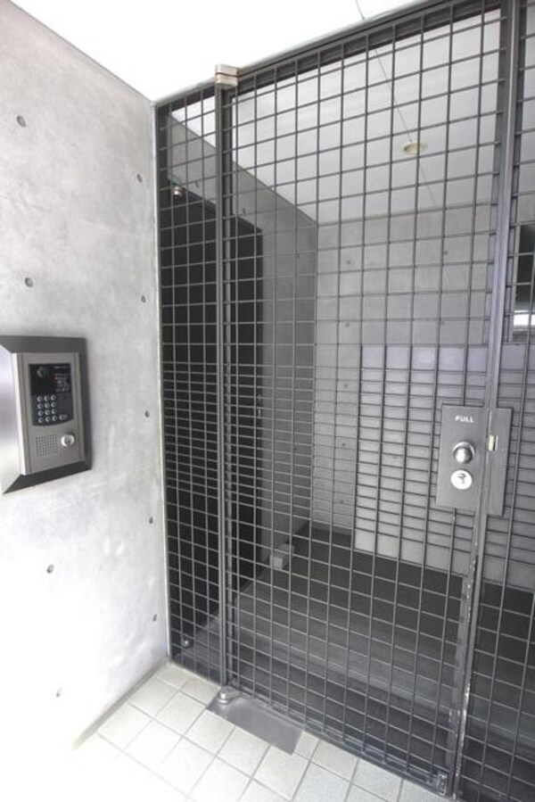 エントランス(部屋探しは株式会社　タウンハウジング　までお気軽にお問合せ…)