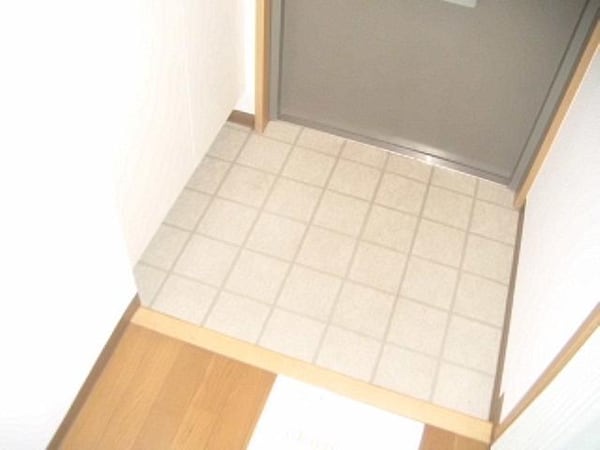 玄関(お部屋探しは株式会社　タウンハウジング　までお気軽にお問合…)
