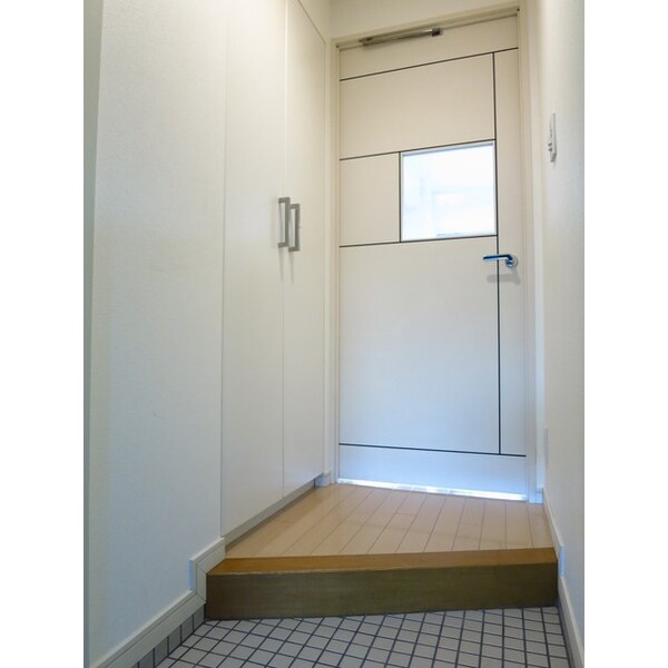 玄関(お部屋探しは株式会社　タウンハウジング　までお気軽にお問合…)