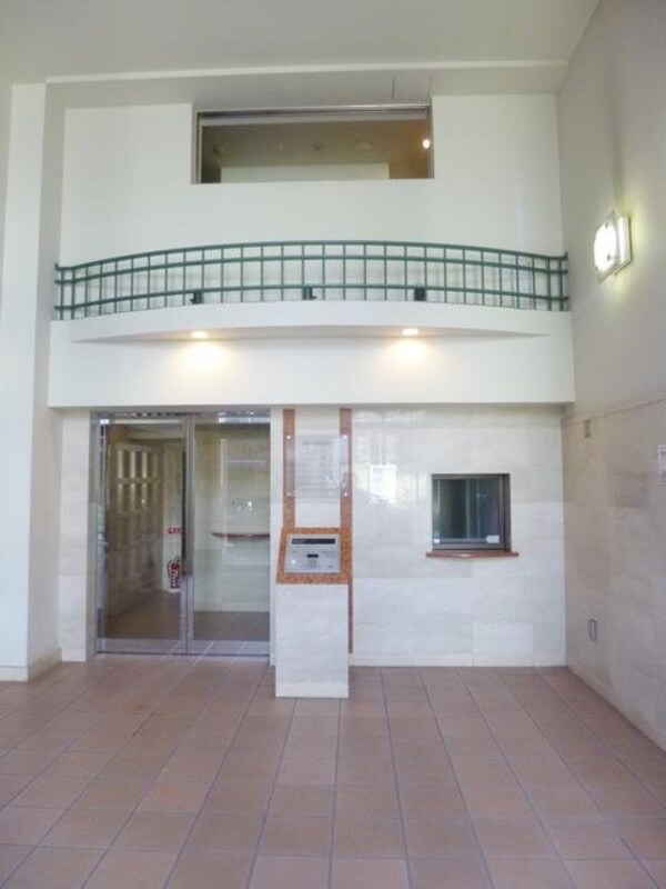 ロビー(部屋探しは株式会社　タウンハウジング　までお気軽にお問合せ…)