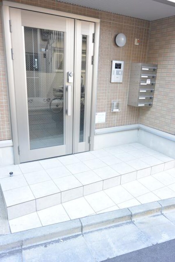 エントランス(部屋探しは株式会社　タウンハウジング　までお気軽にお問合せ…)