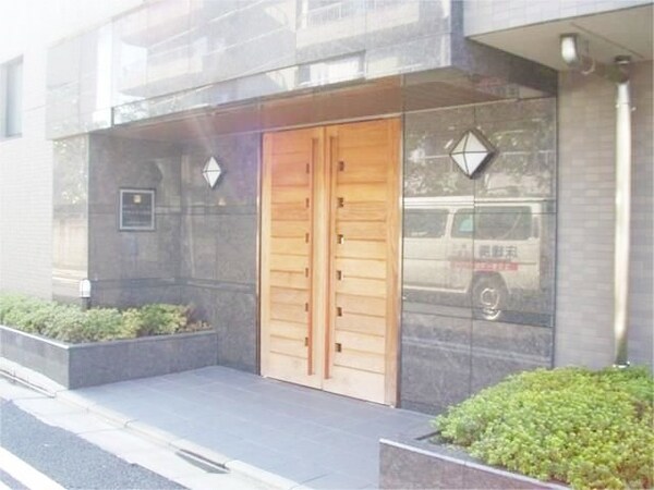 エントランス(部屋探しは株式会社　タウンハウジング　までお気軽にお問合せ…)