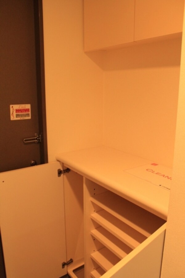 玄関(★玄関収納豊富★)