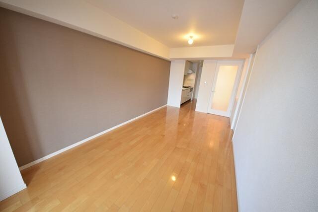 物件内観写真2　(★居室★)