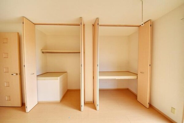 収納(★壁一面のたっぷり収納スペースです★)