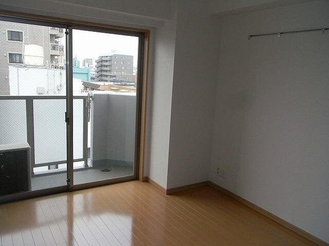 物件内観写真2　(居室)