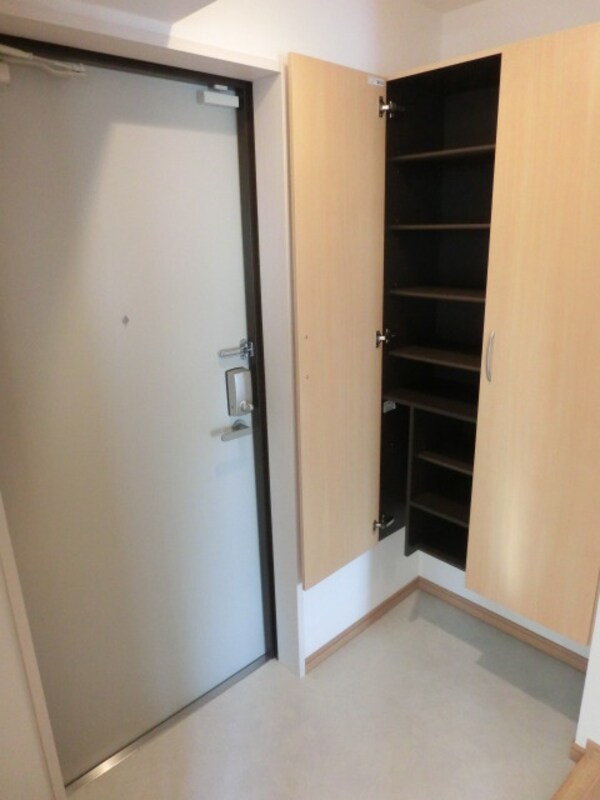 玄関(シューズボックス付)