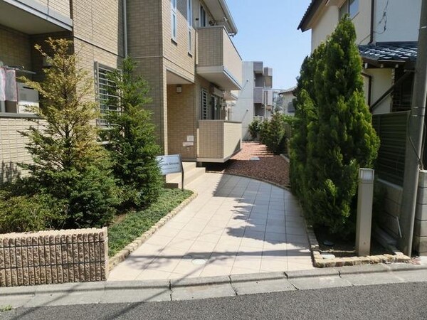エントランス(アパート入り口)