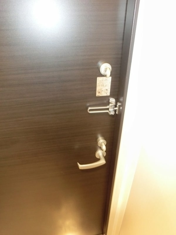 玄関(ダブルロック)