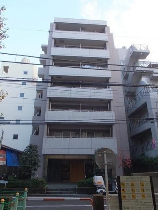 外観(重厚感溢れる外観・閑静な住宅街)