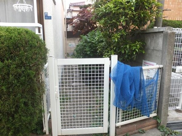 エントランス(アパート入り口)