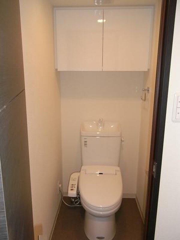 トイレ(温水洗浄機能付き暖房便座)