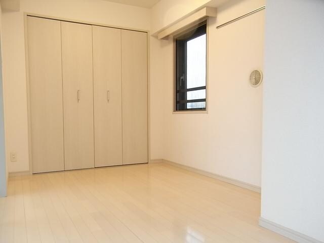 物件内観写真8　(洋室７．３帖フローリング)