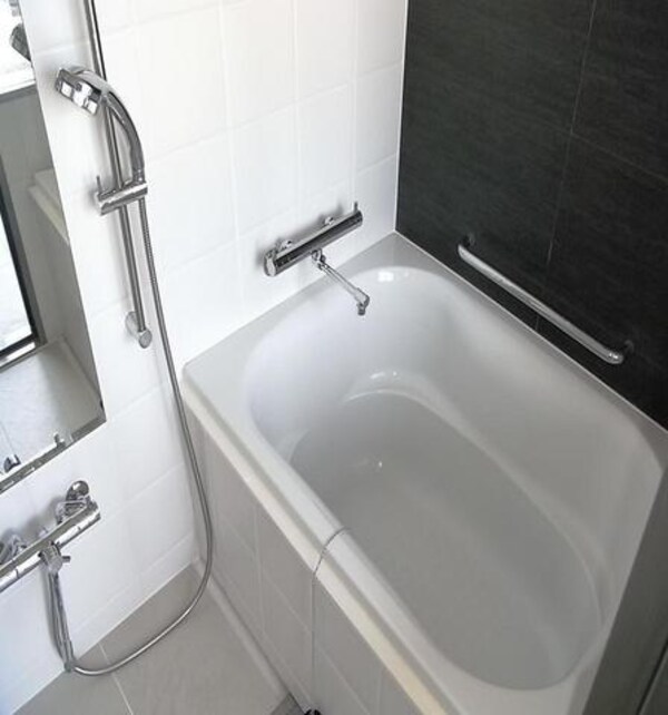 バス／シャワールーム等(ゆったりとしたバスルーム（浴室乾燥機付き）)