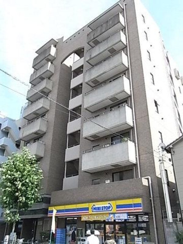 外観(分譲賃貸・重厚感溢れる総タイル貼りの外観)