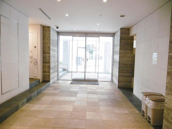 ロビー(部屋探しは株式会社　タウンハウジング　までお気軽にお問合せ…)