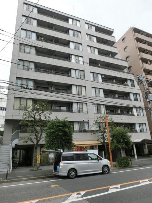 外観(駅前で買い物も便利です★)