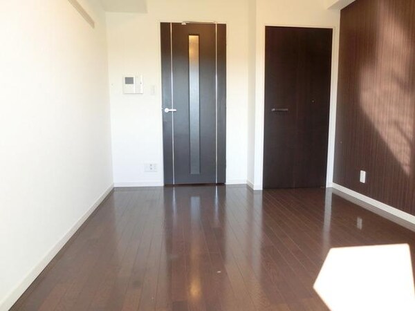 その他室内・内装(バルコニーから見たお部屋)