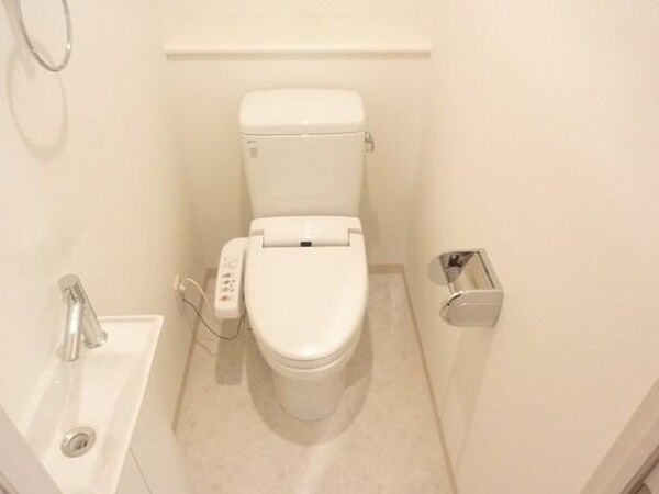 トイレ(お部屋探しは株式会社　タウンハウジング　までお気軽にお問合…)