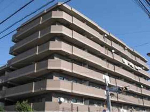 外観(★総タイル貼りの重厚感あふれる外観★)