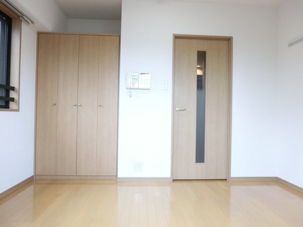 リビング・居室(洋室６．１帖フローリングのお部屋です)