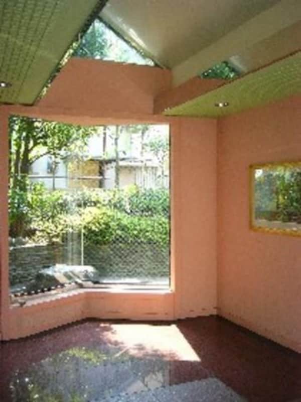 エントランス(明るいエントランスホール)