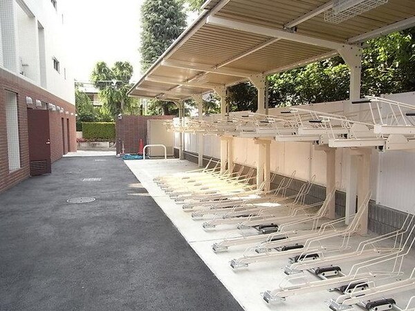 共有部分(屋根付きの駐輪場)