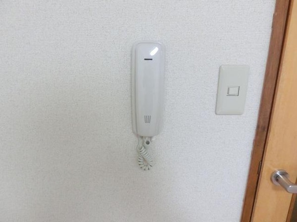 設備(インターホンです)