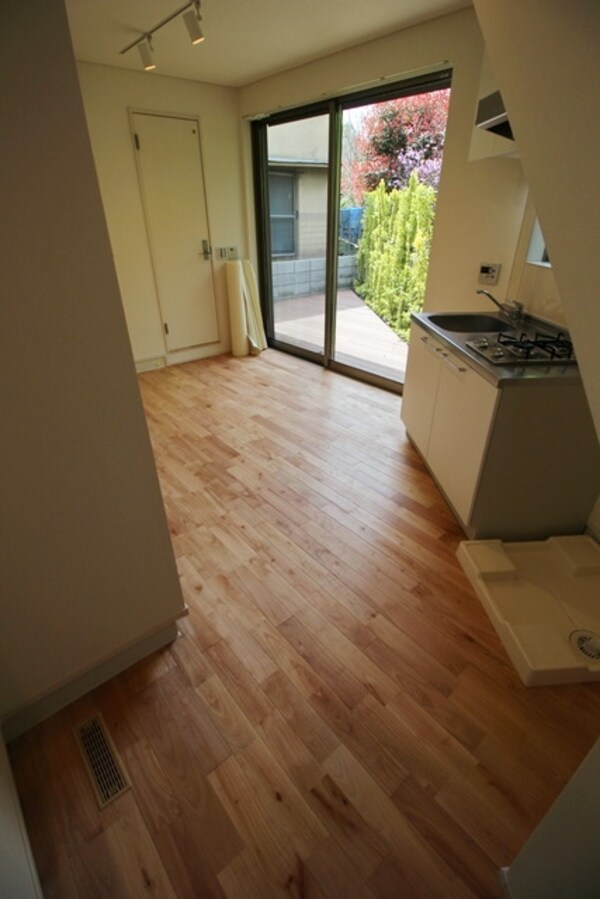 その他室内・内装(★バルコニーからの日差しが明るいお部屋です★)