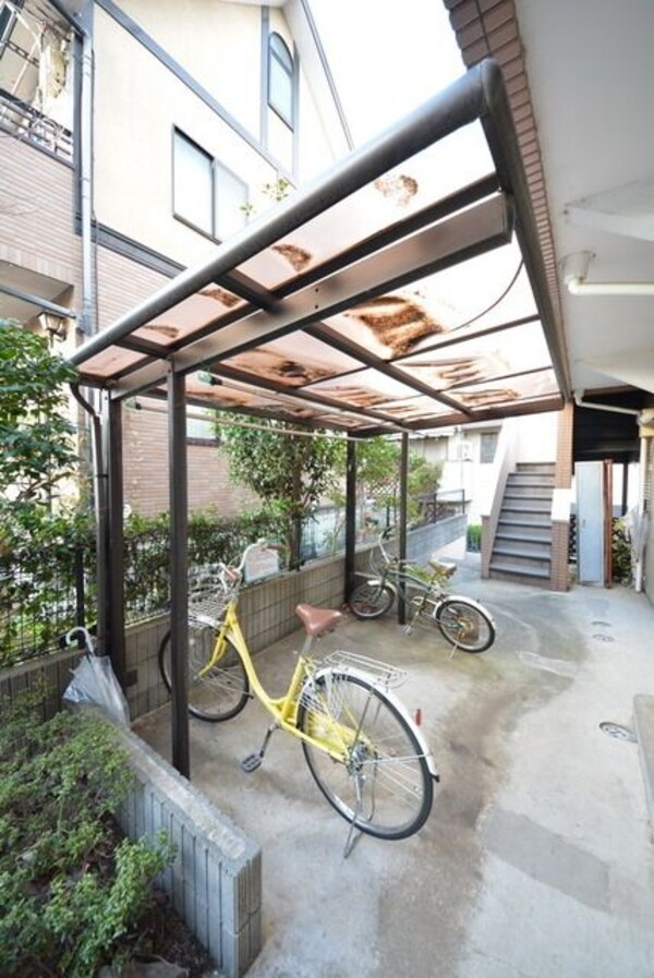 エントランス(★屋根付き駐輪場★)
