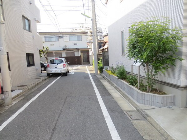その他(★建物隣接の道路です★※別のお部屋の参考写真)