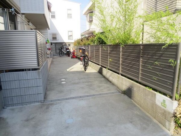 駐車場(★駐輪スペース★※別のお部屋の参考写真)