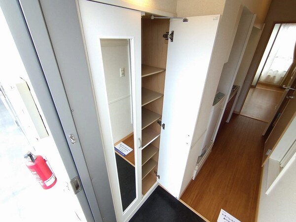 玄関(シューズボックス)