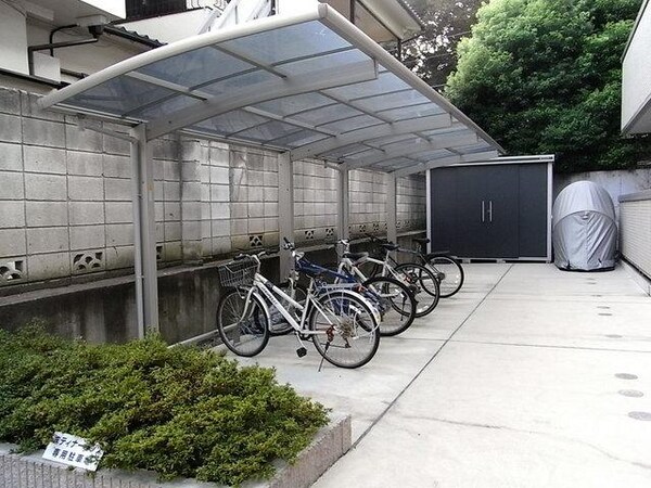 共有部分(屋根付きの敷地内駐輪場)