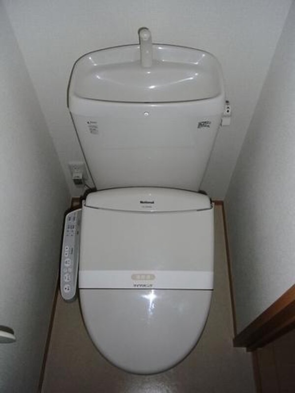 トイレ(温水洗浄機能付き暖房便座)