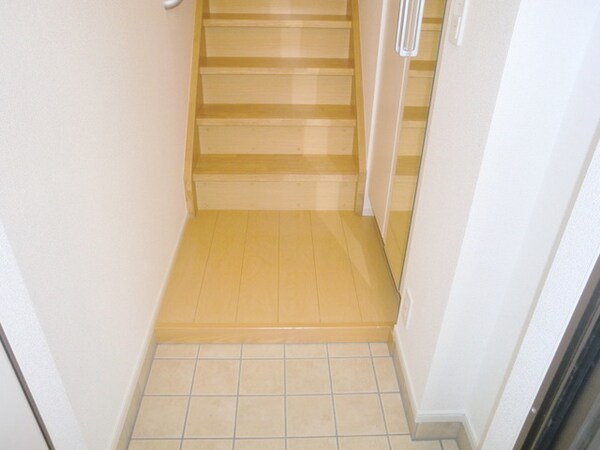 玄関(★内階段のお洒落なお部屋です★)