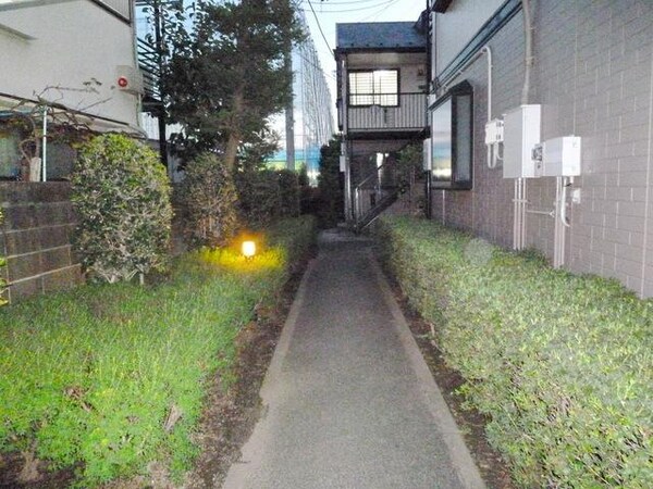 エントランス(★植栽も綺麗なエントランスです★)