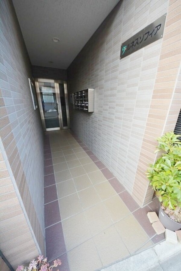 エントランス(部屋探しは株式会社　タウンハウジング　までお気軽にお問合せ…)