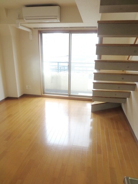 物件内観写真2　(★8.4帖のリビングダイニング★)